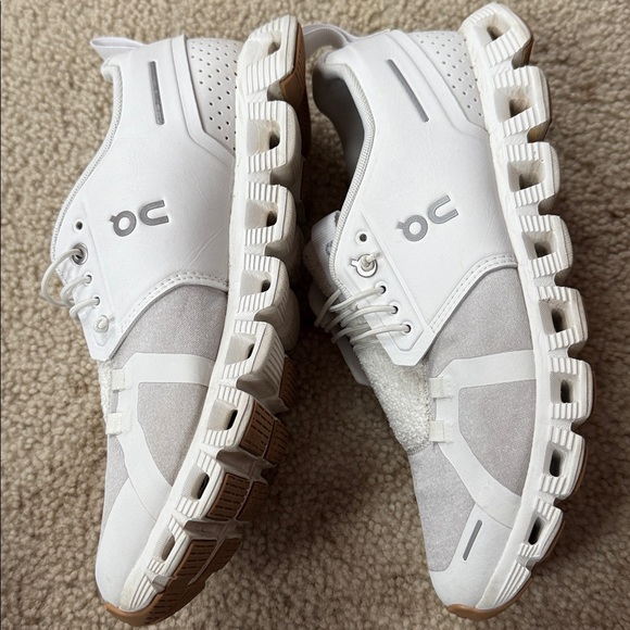 On Cloud 6 Running White Athletic Shoes (8.5) Women’s - Picture 6 of 11